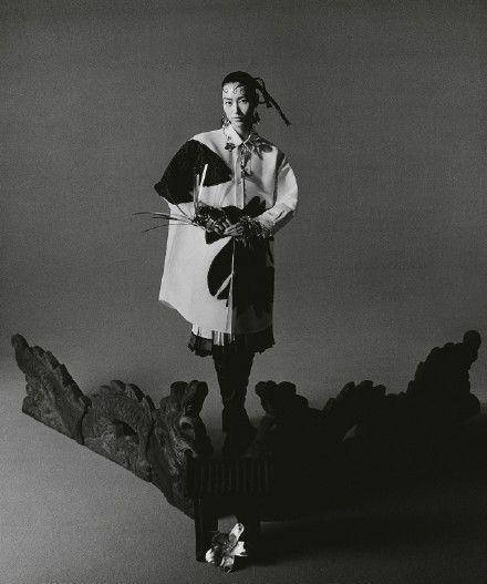 设计 意大利品牌跨界苗族设计，刘雯化身苗寨少女，国潮燃起来不得了