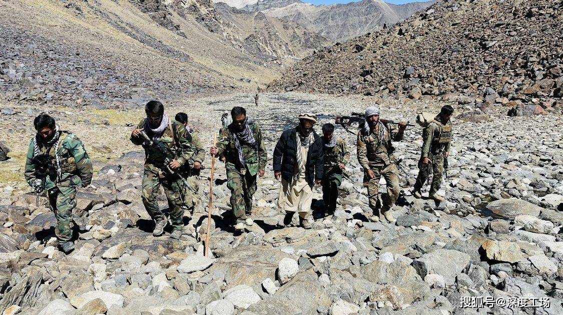 原创小马苏德抵抗军为何扔掉火力强大ak47和波波沙只带m16打游击