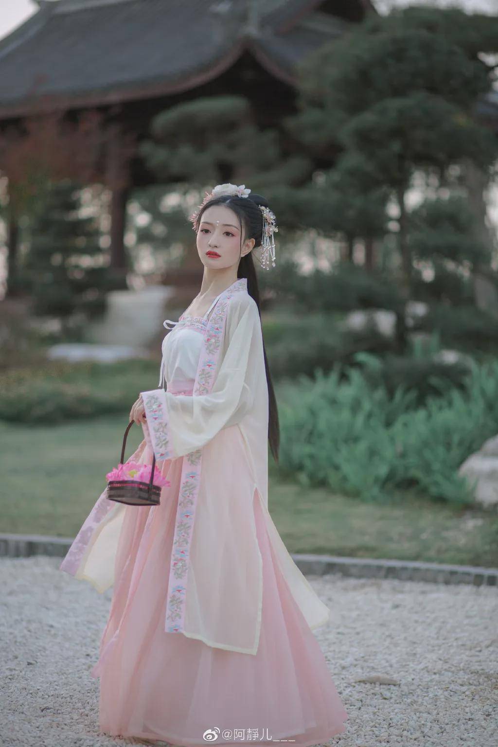 仙女 汉服小仙女:更那堪,冷清秋