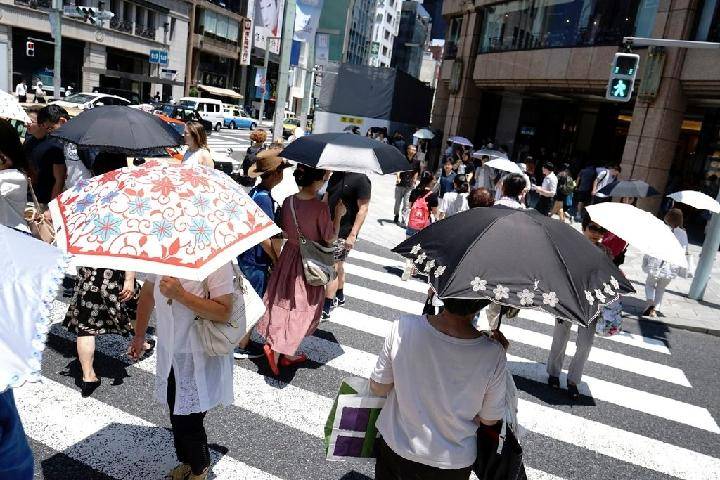 因为坚持用了“4年”防晒霜，皮肤发生了“大改变”，不止变白了