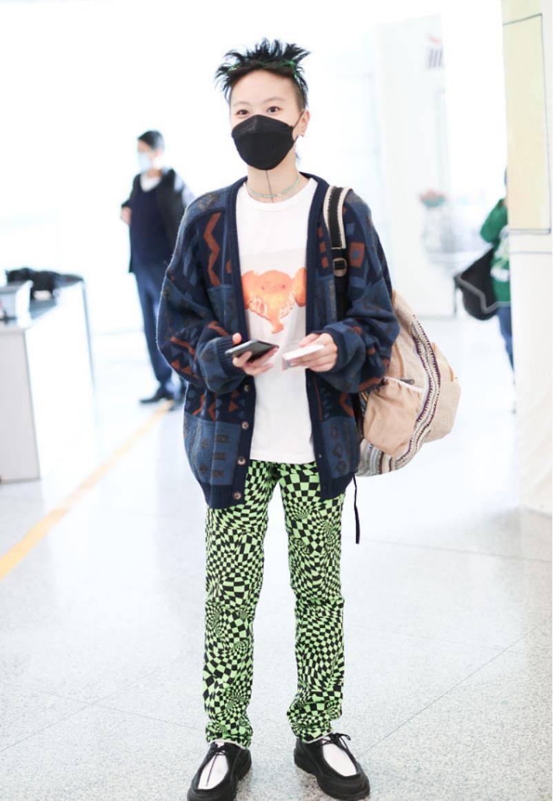 花棉袄配什么发型 c9bf74875cd243bfb19fc8ff8a82c539.jpeg