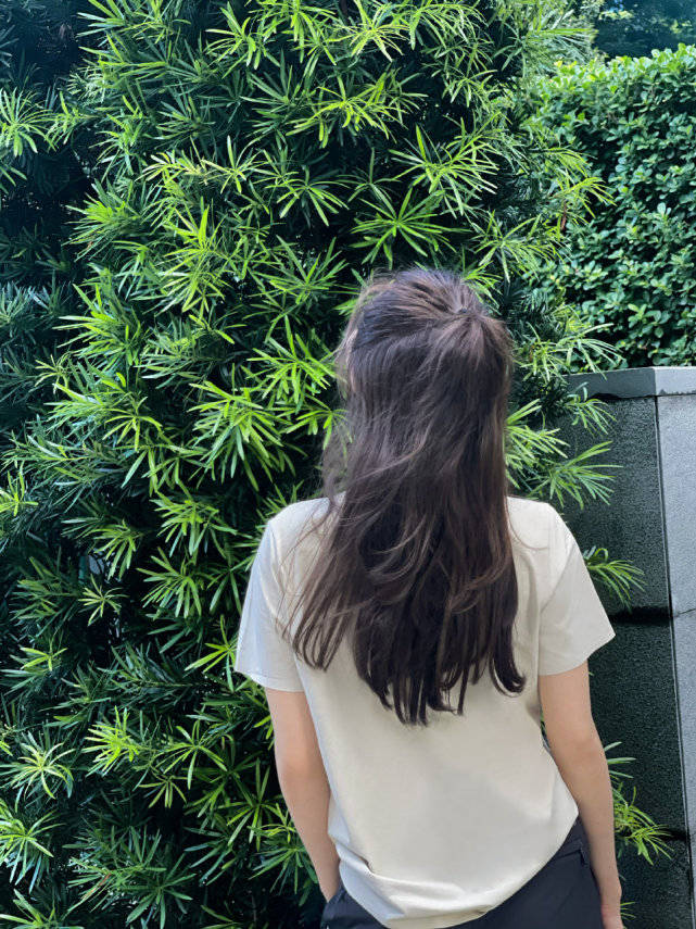 Polo 刘诗诗美貌不出圈都难！POLO衫＋风衣端庄大气，商业运动风随便转换