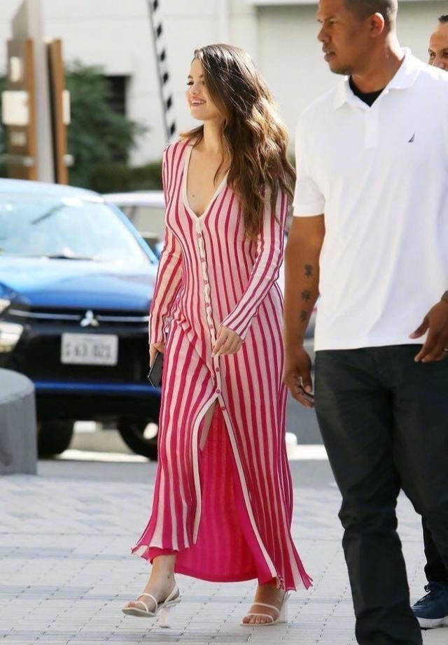 显得 真正优雅高级的女人,都懂得用一条针织裙,穿出秋天的风情万种