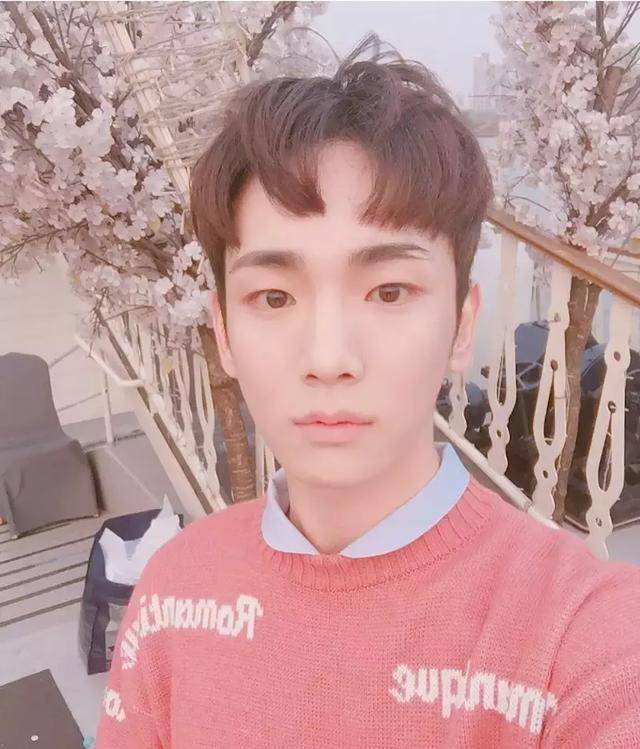 偶像 韩网盘点“最适合粉色服装”的男偶像，大家会立刻想到谁呢？