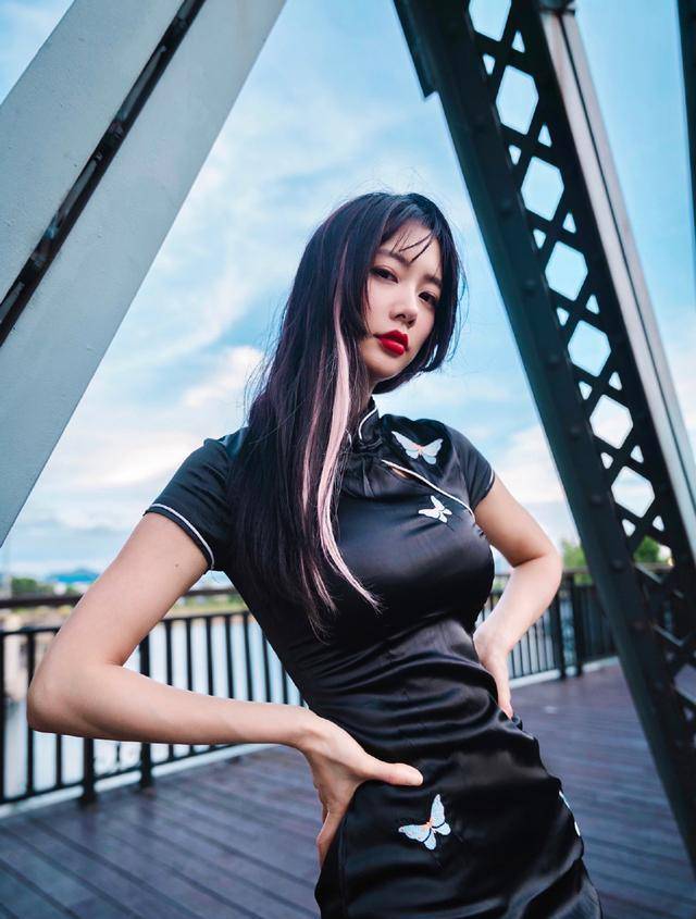 身材 “亚洲第一美”克拉拉，一袭短旗袍穿出尤物身材，凹凸曲线藏不住