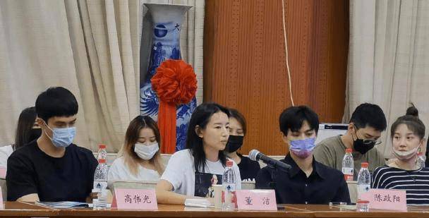 状态 董洁去参加培训班，没滤镜暴露真实颜值，素颜憔悴苍老了很多