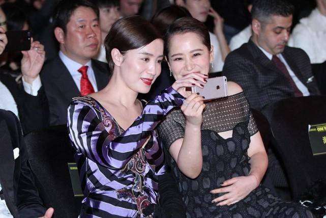 海清 海清宋佳真有成熟女人的美感，同穿裙装各显风韵，气场都挺足的