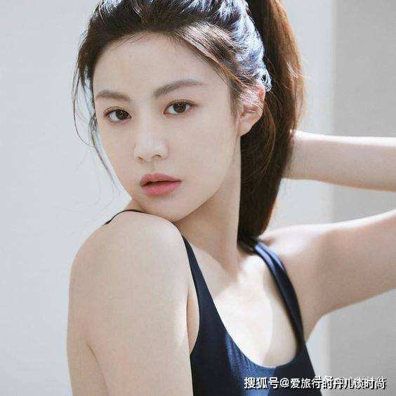 大学 如此完美的脸是人工的，你相信吗？请看韩国超新星美女的时尚穿搭