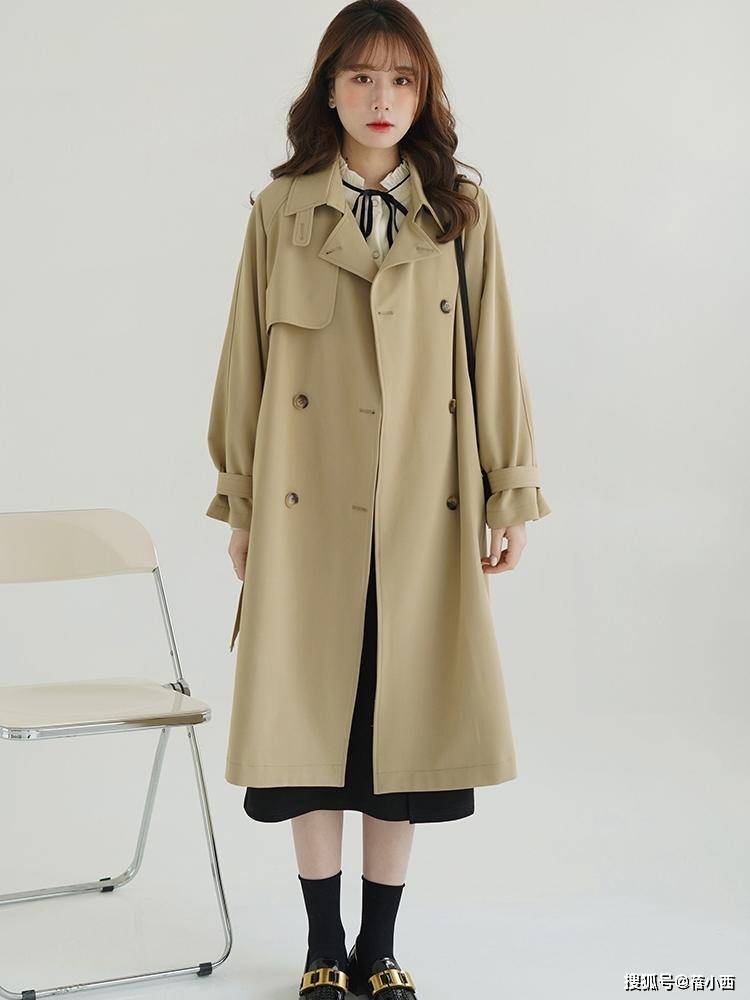 黑色 “1+1＞2”的穿搭方式不容错过，简单的叠穿，打造令人惊艳的效果