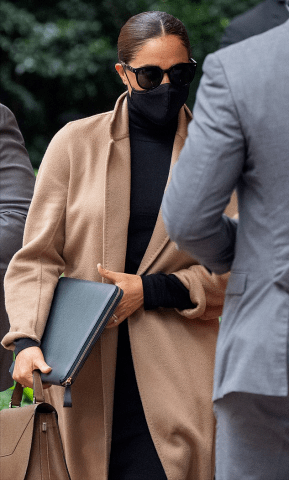 带着 梅根出行派头好足！好几个保镖跟着，换两套造型240万钻戒太吸睛