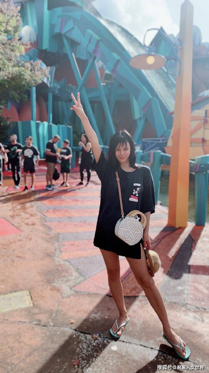 因为|“宁坐宝马哭，不坐自行车笑”的马诺，就这样写好了她的结局