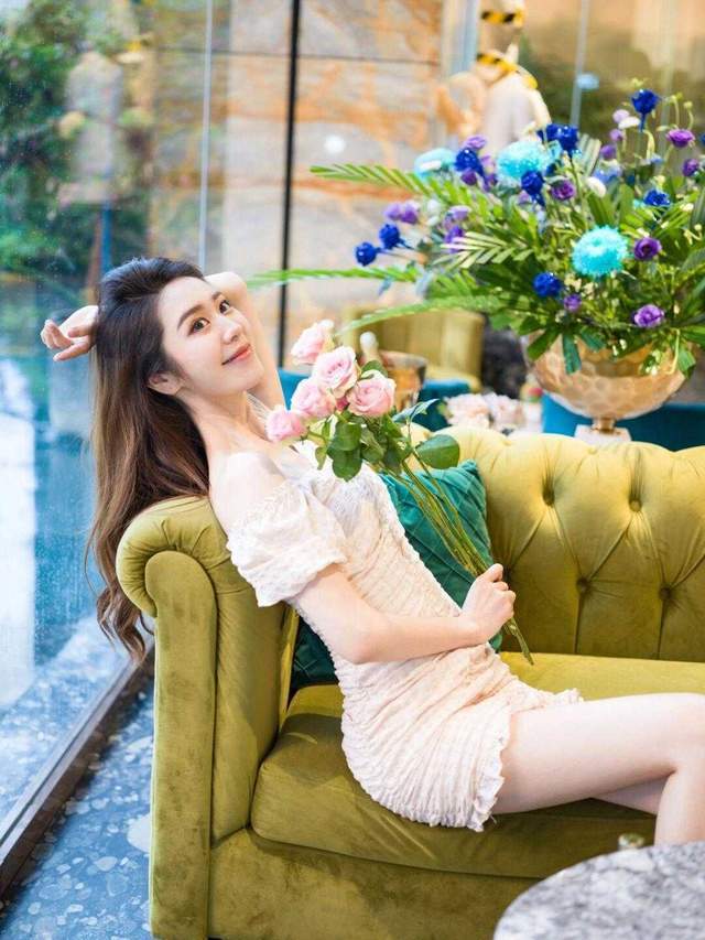 卫衣 如何穿出青春的少女感?配对颜色很重要,让你显得高级又上档次