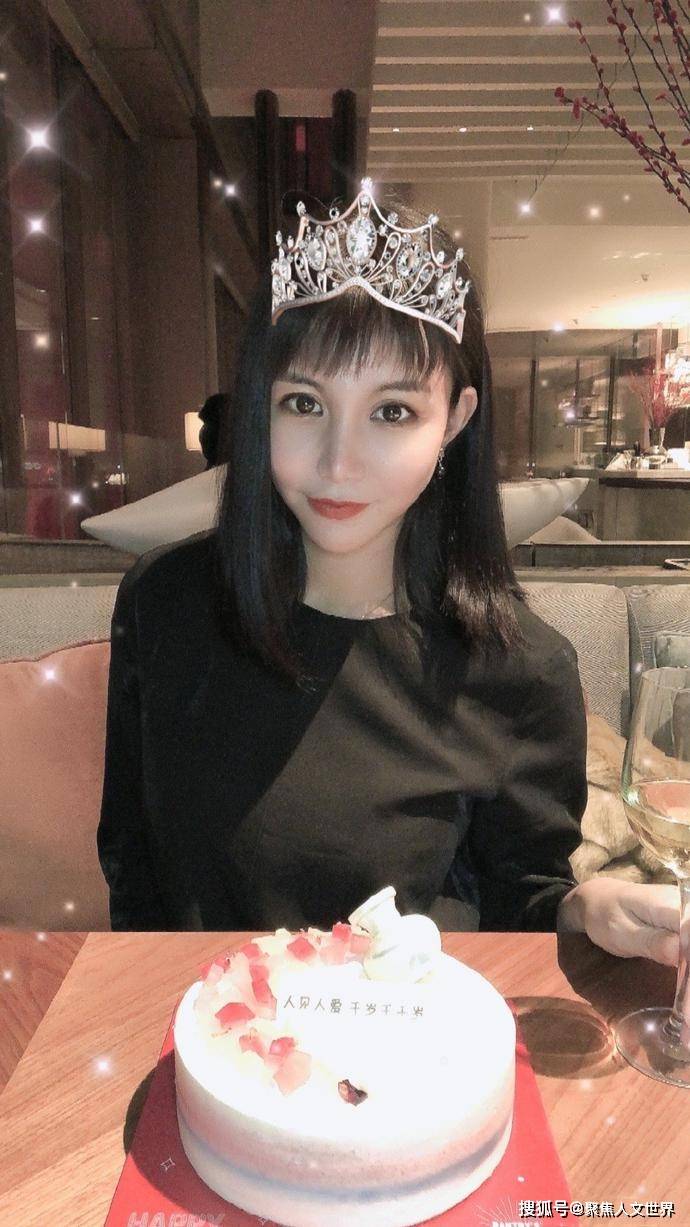 因为|“宁坐宝马哭，不坐自行车笑”的马诺，就这样写好了她的结局