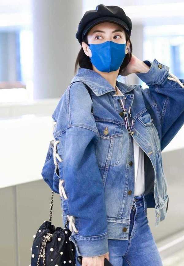 身形 霍汶希真应该出道，穿牛仔外套配报童帽好洋气，真的美出圈了