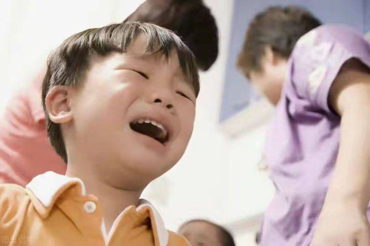挫折|孩子进入幼儿园后，易遭遇3大“幼儿园困境”，解决办法在这