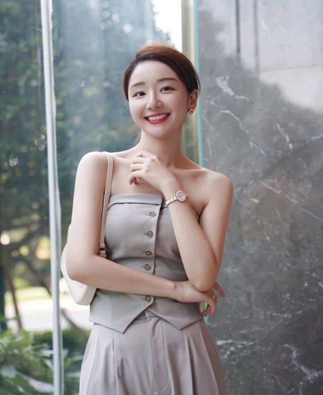 服装 爱美的女人没有年龄界限,只要会穿衣搭配,照样可以美得肆无忌惮