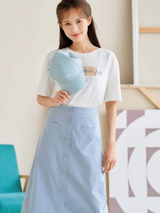 卫衣 如何穿出青春的少女感?配对颜色很重要,让你显得高级又上档次