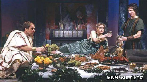 进行|古罗马人饮食文化背后的奢靡之风:为什么不坐着吃饭,非要斜躺?