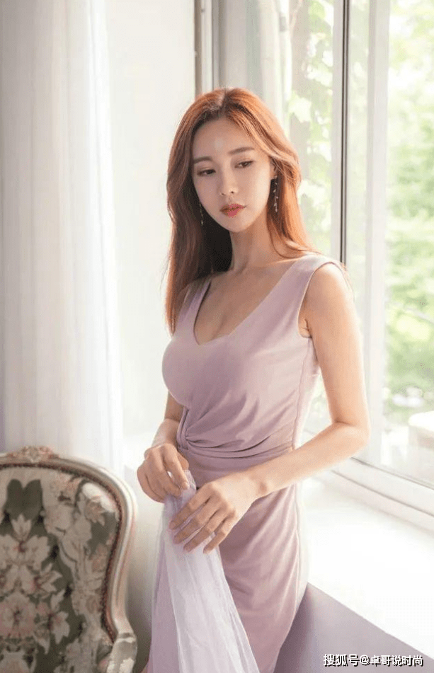 整体 博主甜美的穿搭,动人的身姿,小姐妹们快学起来吧