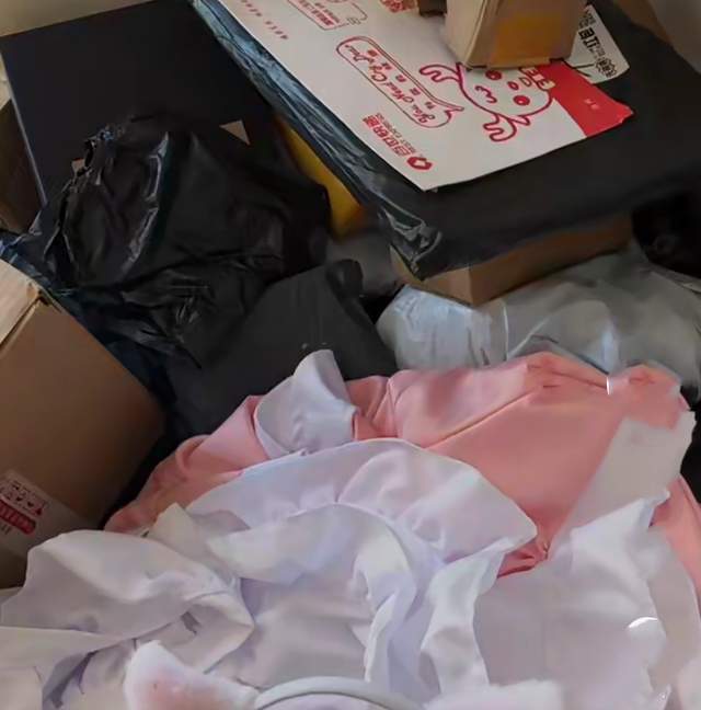 直播 迷你世界:造型致敬姿态?主播沉迷女装,粉丝都开始寄衣服了