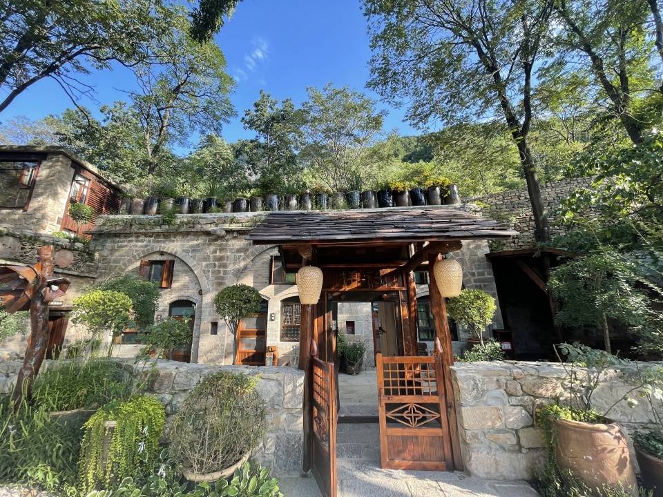 长假去山西云丘山景区,小众景区特色民宿,窑洞和山顶太空舱快去体验