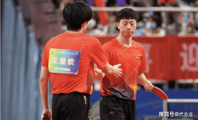 原创用时31分钟，4-0横扫！马龙王楚钦晋级男双决赛，今晚8点争冠战