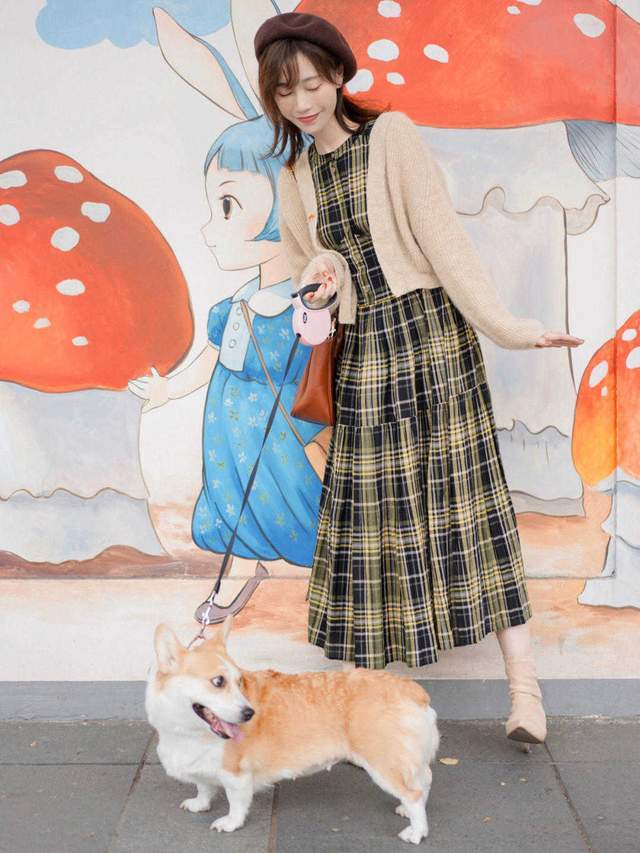 的作用 今秋怎么穿才漂亮？“格子裙+针织衫”简约洋气，美出了新高度