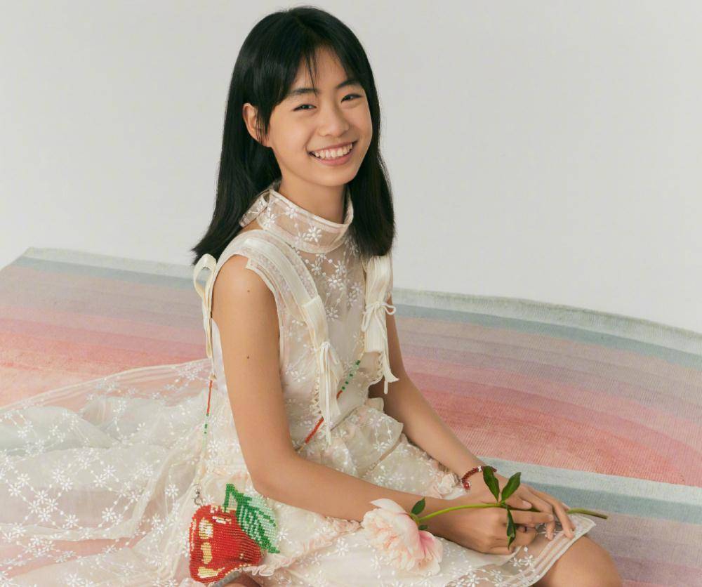 佟知霏 佟大为13岁大女儿写真曝光！长发飘飘笑容清纯，被赞是日系美少女