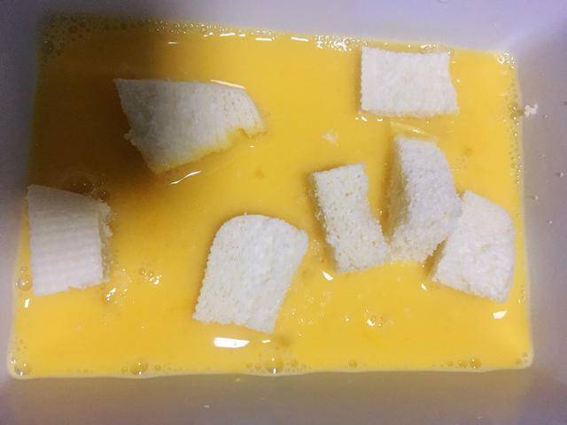 葱花|剩馒头有新吃法，可以和蛋液搭配，做成馒头煎蛋