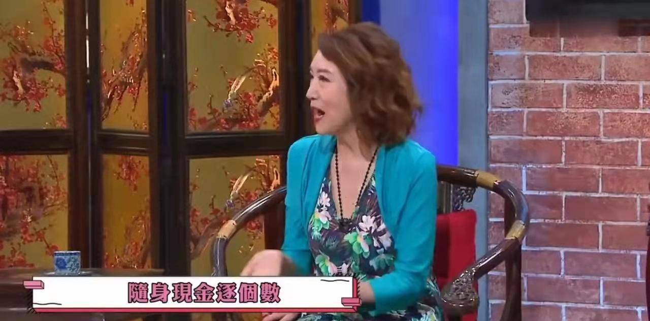 信用卡|一众港星展示钱包引热议，肥妈带8千现金，江嘉敏有40张信用卡