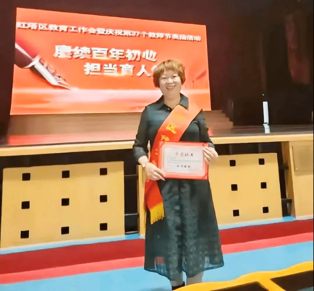 长水教书育人楷模李彤以爱育爱用匠心守望初心