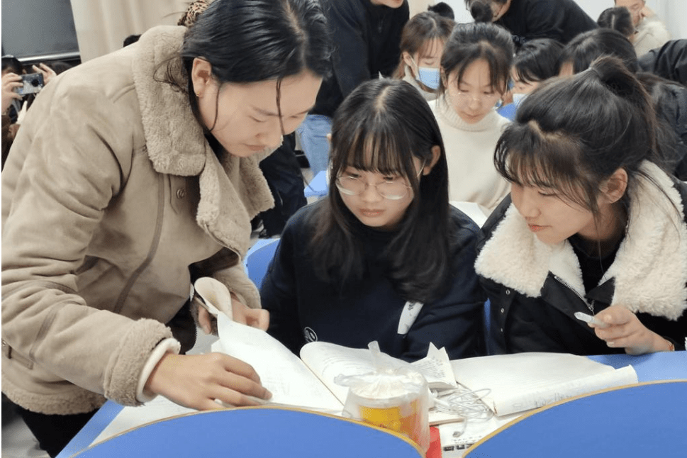 怎样在大学里交朋友 11c6a95badf4440583146d55d2d96b96.png