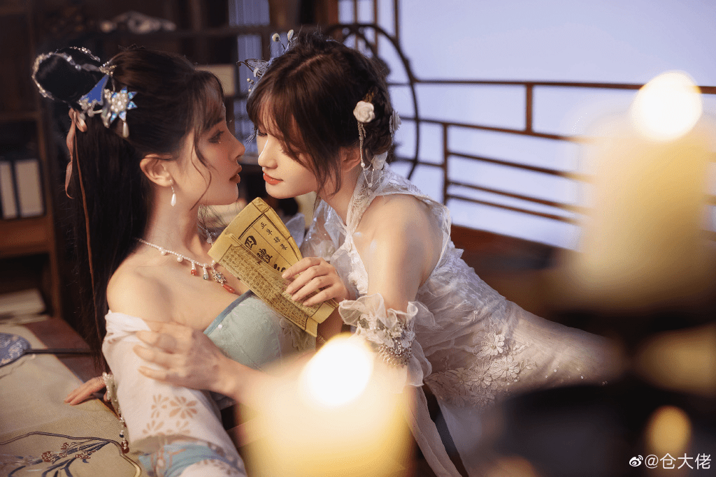 时装 18岁汉服美女COS性感嫦娥，玉兔变娇俏萝莉少女，网友：太香艳