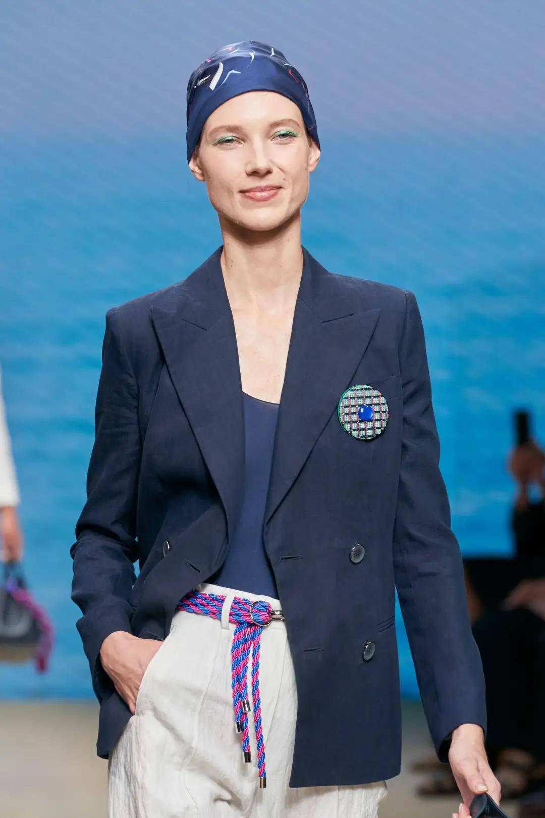 Armani 41岁创业，Armani用46年建成了这个举世无双的时尚帝国