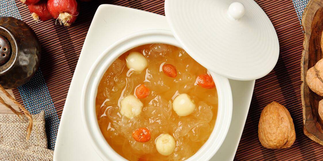 银耳莲子汤怎么熬好喝 822afc35facf48ac9217bd22050832f1.jpeg