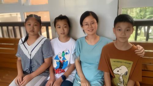 因为|女教师生二胎，不料被全班家长联名举报，列出一长串“迷惑罪状”