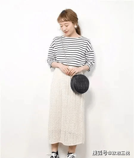 风衣 悦穿搭：肉感女性秋季穿搭秘笈！这么穿搭不显胖，还能穿出丰腴美