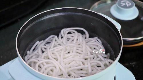 面的|用半个小时,做出最好吃最营养的早餐,一份煎蛋一碗面,真满足