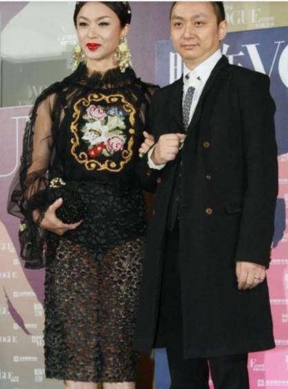 刺绣 金星认真打扮原来这么美，红唇搭配头饰，穿上薄纱裙宛如古风美人