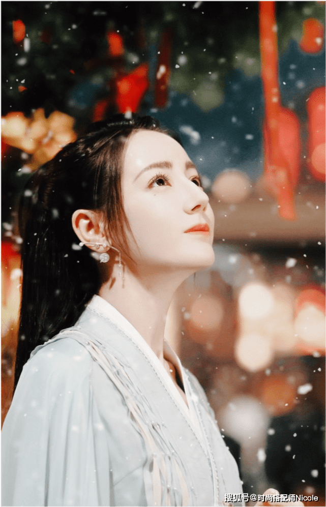 Nicole几十块涂出几百的效果！热巴晒的“平价”口红绝了！真是良心国货