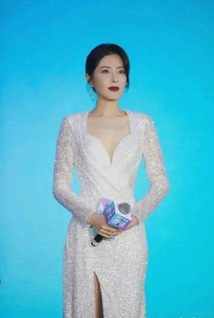 仙境 仙境夜：董洁妖娆抹胸，徐璐蛮腰深V，曾黎长腿热裤惊艳全场！