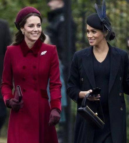 黑色 梅根高调复出！凹英王室造型哈里却没了王子自信，笑容都模仿凯特