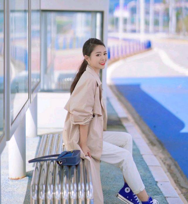 卫衣 想要美出圈，就要学会穿衣搭配，邂逅一场秋末浪漫