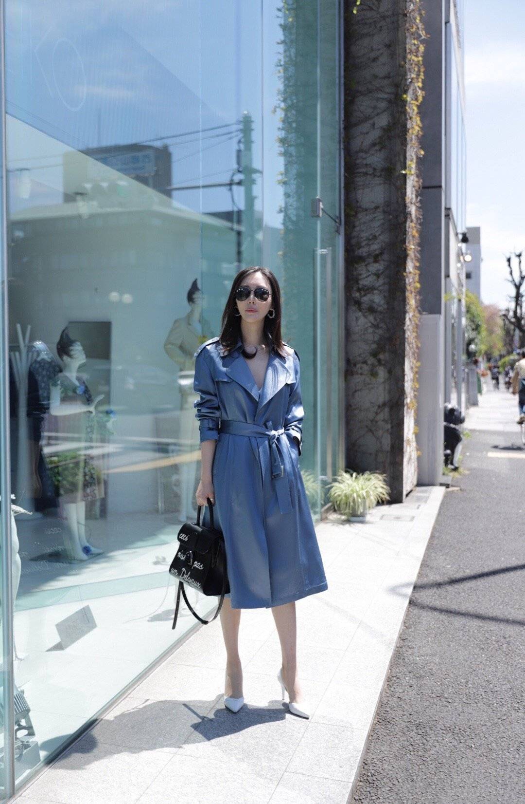 黑色 田朴珺的魔鬼身材真迷人，一字肩高衩礼裙明艳霸气，王石娶到宝了