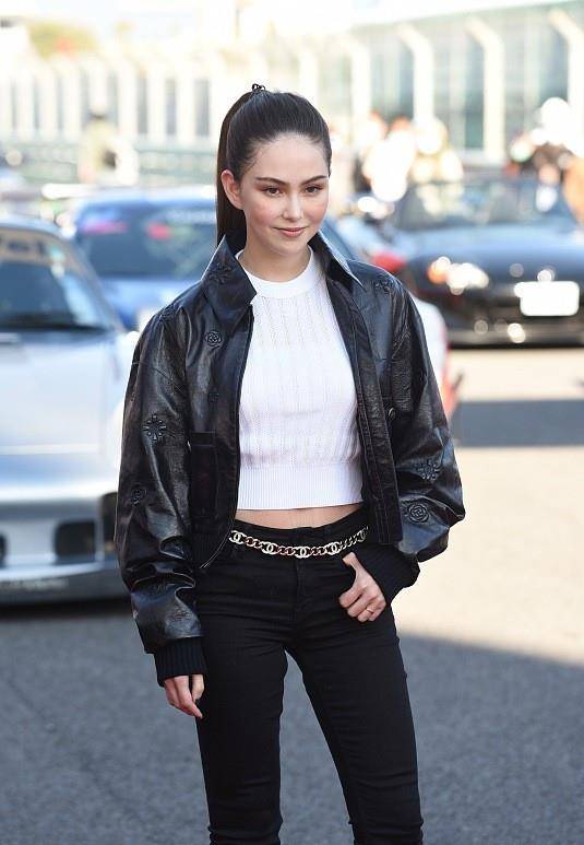 服装 昆凌太有辨识度了，和周杰伦穿情侣装，气场不输天王老公