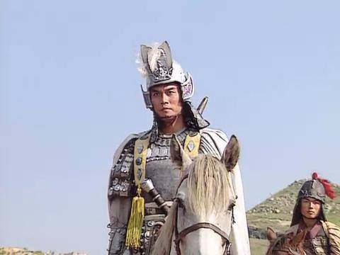 一次是长坂坡之战,曹军数千精锐骑兵突然杀来,刘备部队被冲散,赵云