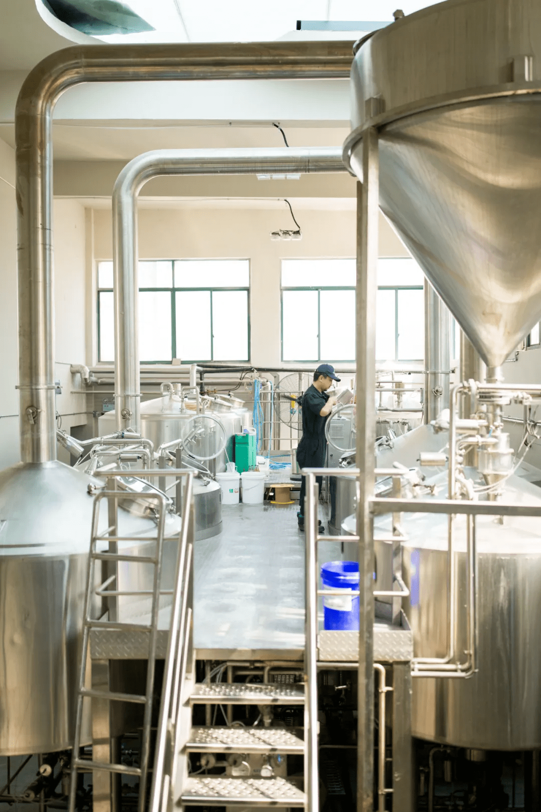 为了打破小众魔咒,精酿啤酒开始"讨好"女性 | 财智观察