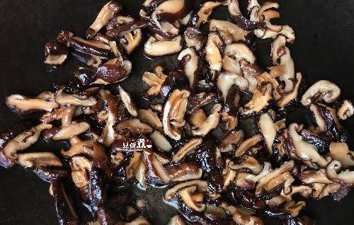 香菜|三月气候多变,做早餐别再牛奶豆浆,熬个粥,老人孩子都很爱吃