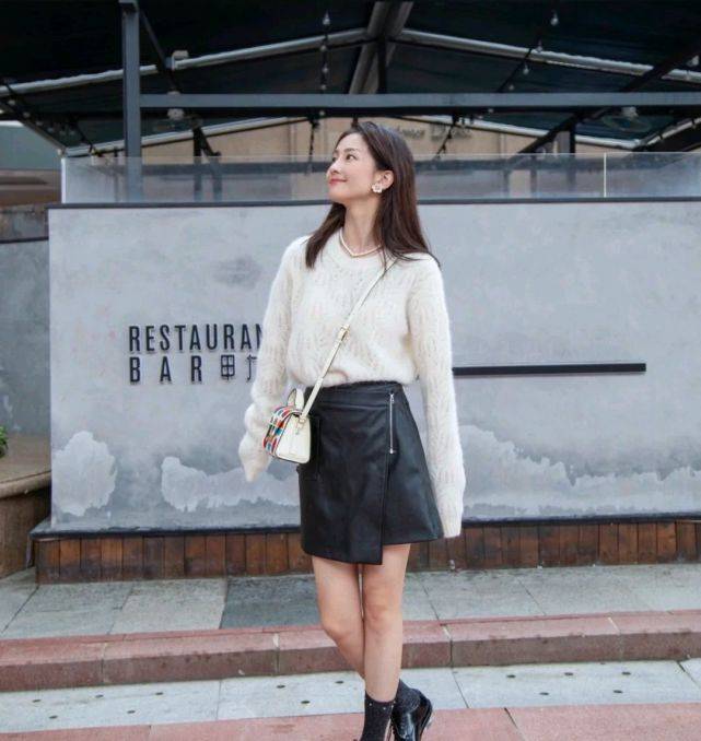 卫衣 想要美出圈，就要学会穿衣搭配，邂逅一场秋末浪漫