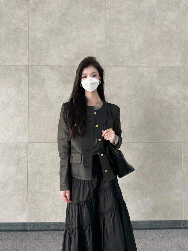 美眉 早秋的通勤风穿搭指南，学会这13套搭配技巧，让你越简单越高级